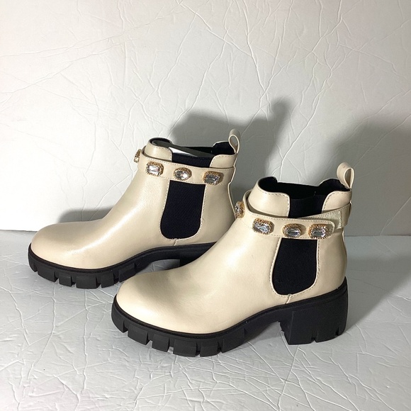 NEW W/O BOX MADDEN GIRL 9,5M ALMOND ANKLE  BOOTS HONEYY/HONE02J1 - Picture 1 of 4